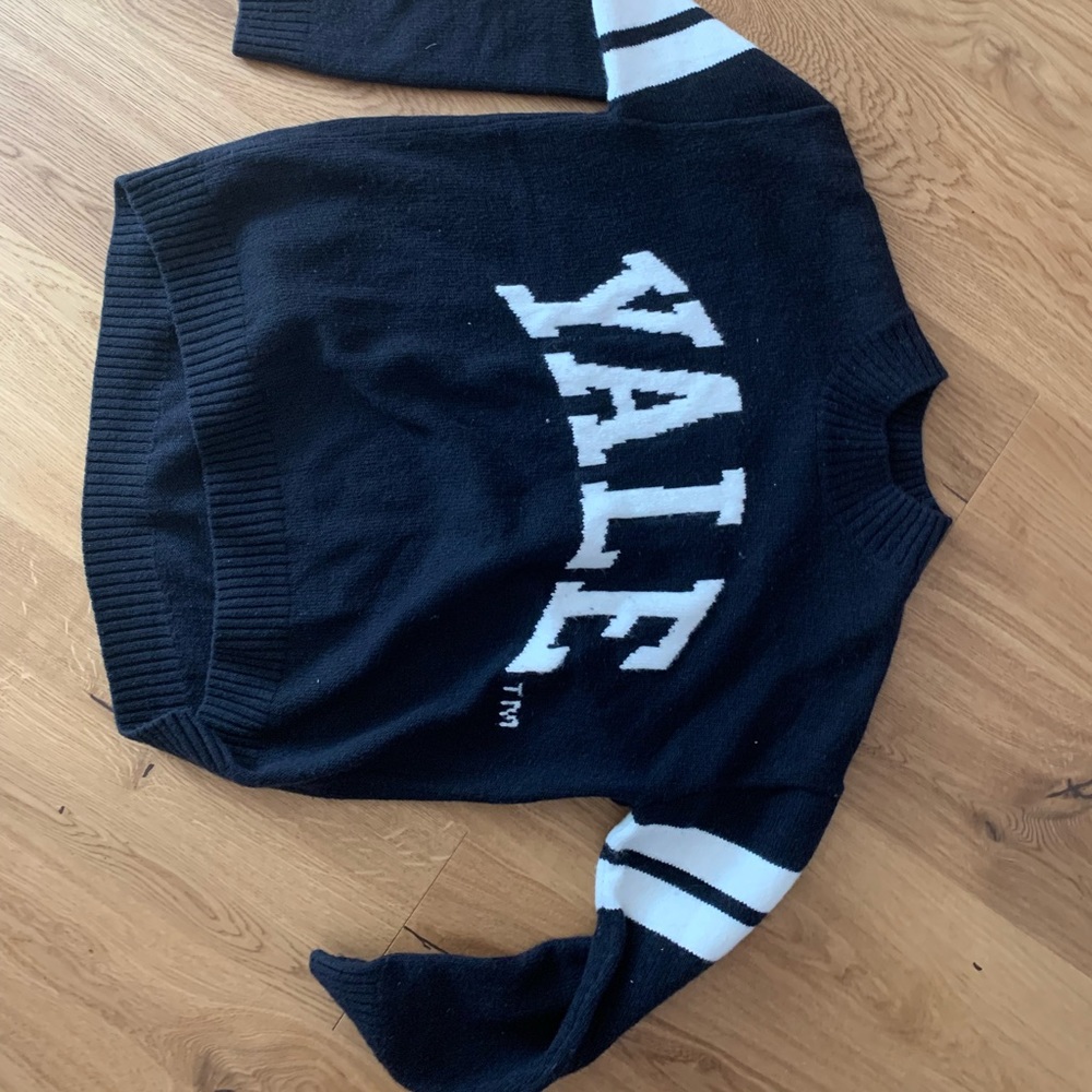 Selling dark navy blue sweater with stripes and the sign Yale.Brand: H&M Size: S